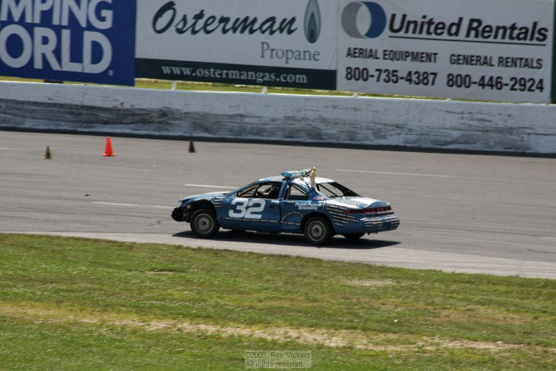 Illustration for article titled The 24 Hours Of LeMons New England 2009 Über Gallery, Part 2